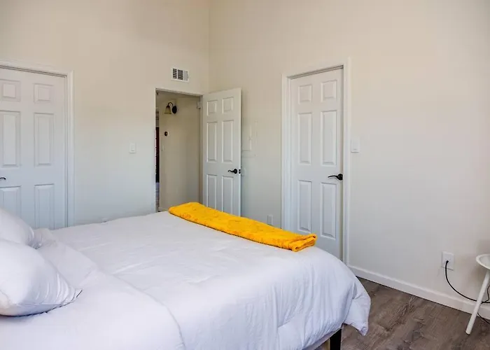 Stylish 1bd In Of Old Town Heated Hottub Holiday home *