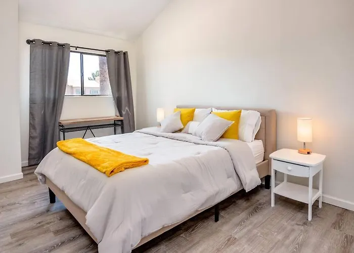 Stylish 1bd In Of Old Town Heated Hottub Holiday home